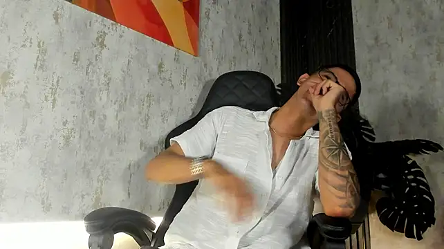 Ostin_Colt stripchat live cam model