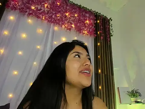 SaraAldridge stripchat live cam model