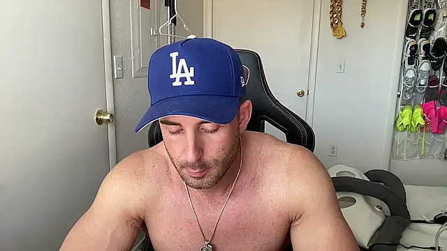 brettmycles28 stripchat live cam model