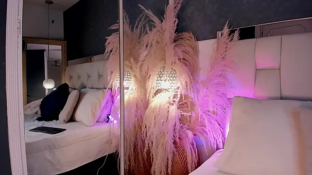 RoxyLaurent stripchat live cam model