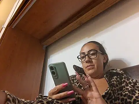 Paragura stripchat live cam model