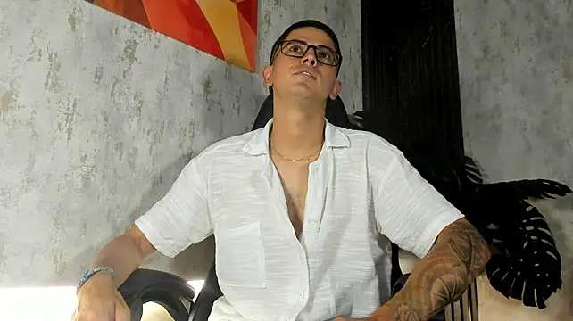Ostin_Colt stripchat live cam model