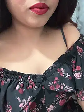 Yours_riya11 stripchat live cam model