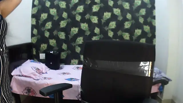 Yoursnandini8 stripchat live cam model