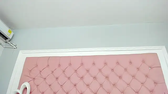 SarahDoll__ stripchat live cam model