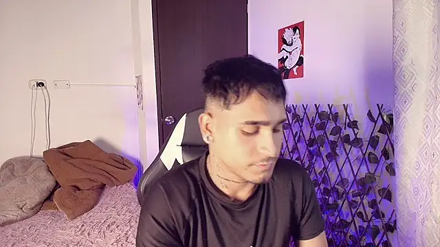 tyler_hunt stripchat live cam model