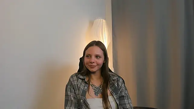 LeannBunda stripchat live cam model