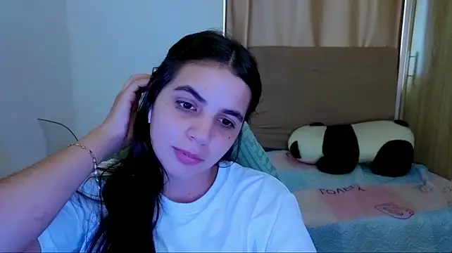_elenna stripchat live cam model