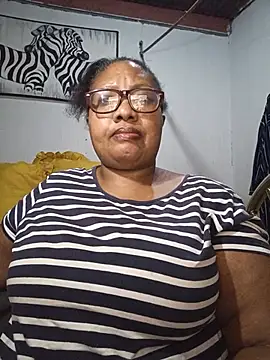 YELLOW_BONE stripchat live cam model