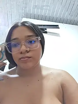 -VICKKY stripchat live cam model