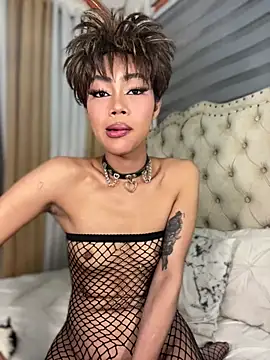 Innocent_yanixx69 stripchat live cam model