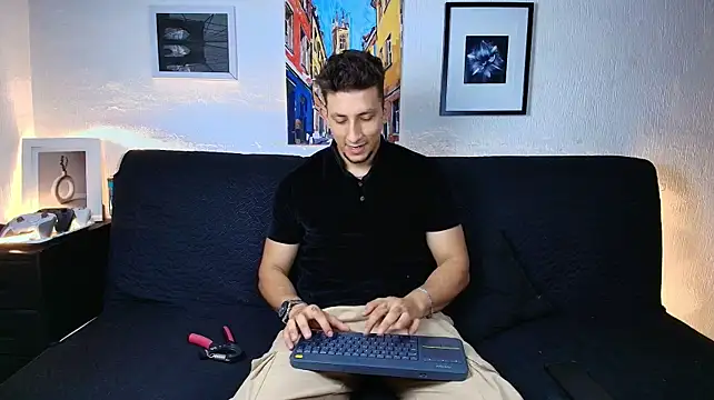 SR_EMILIOCUM stripchat live cam model