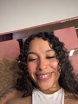 MarieLeon stripchat live cam model