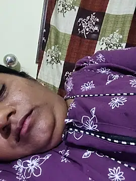 yamini1431 stripchat live cam model
