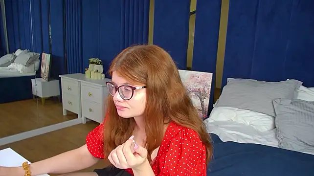 ChloeHalses stripchat live cam model