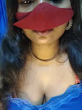Yourmanu stripchat live cam model