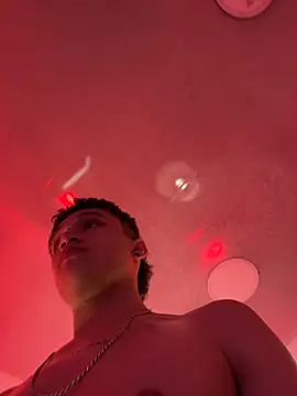 Dominik_Souza stripchat live cam model