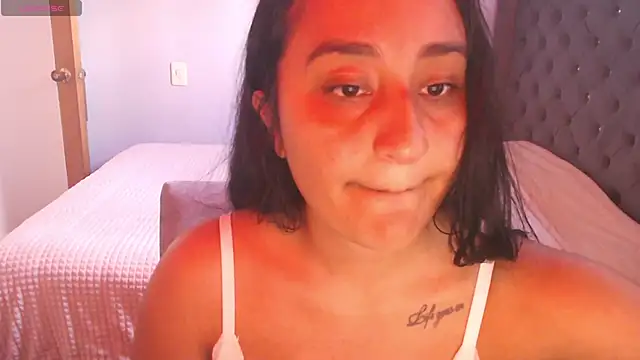 Lunha88 stripchat live cam model