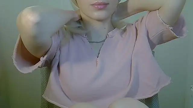 ViraVrema stripchat live cam model