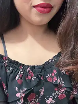 Yours_riya11 stripchat live cam model