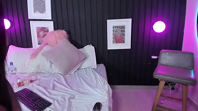 Isabella_max stripchat live cam model