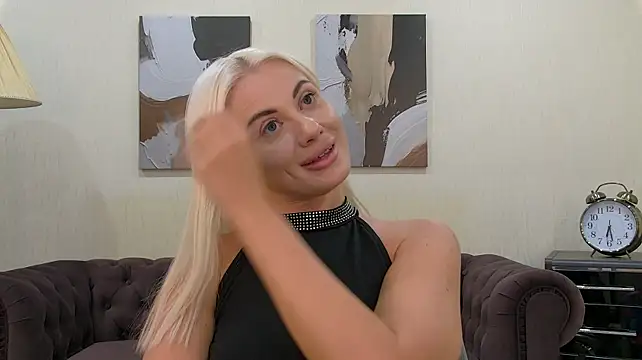 MaryMonrovia stripchat live cam model
