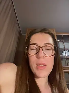 MommmyYummy stripchat live cam model