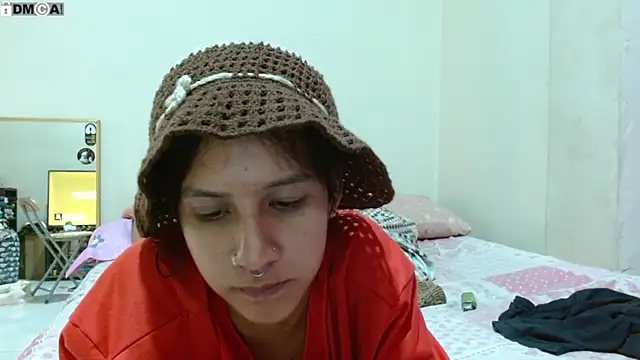 AlinaWoolf_ stripchat live cam model