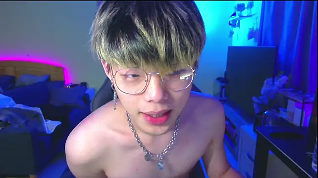 Hitoshi1210 stripchat live cam model