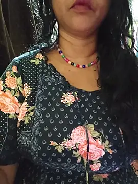 SRUTHI-8 stripchat live cam model