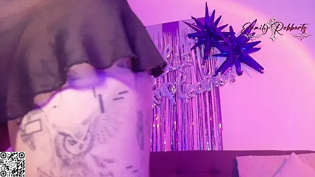 Emmi_Roberts stripchat live cam model