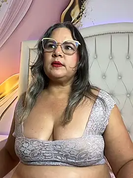 Lucy_Milf_474 stripchat live cam model