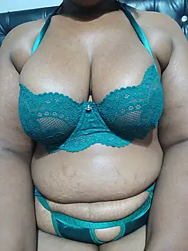 Bigboobsbooty stripchat live cam model