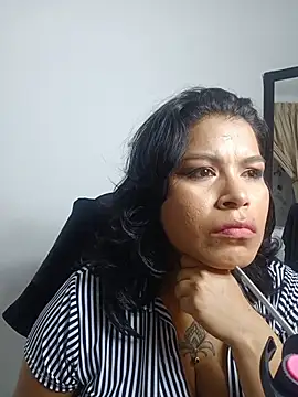 Aurorasaenz_ stripchat live cam model