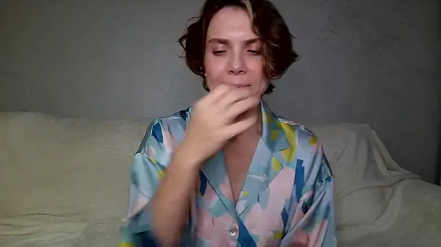 NatalieMoses stripchat live cam model