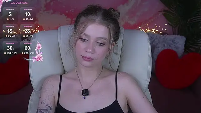 SunnyLay stripchat live cam model