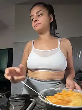 Paula-H- stripchat live cam model