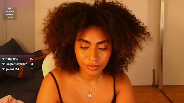 Naya_Milano stripchat live cam model