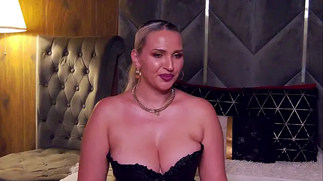 LaylaBlakes stripchat live cam model