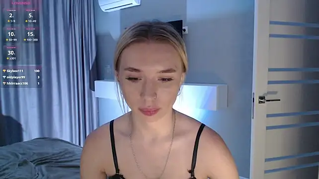 Emily_Hartt stripchat live cam model