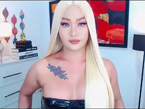 PlayfulloliviaTsX stripchat live cam model
