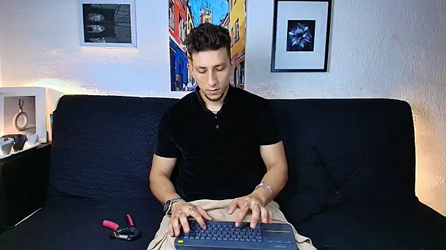 SR_EMILIOCUM stripchat live cam model