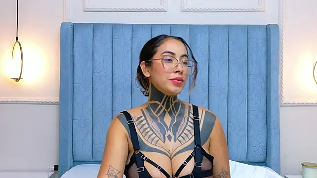 NicoleBlum stripchat live cam model