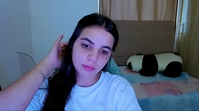 _elenna stripchat live cam model