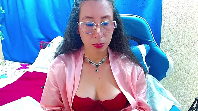 Gia_leinn stripchat live cam model