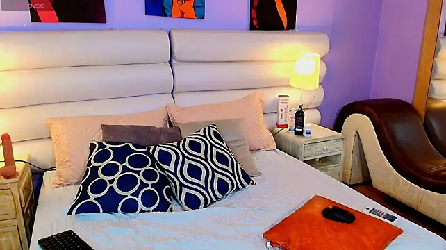 ValeriaMonsalve stripchat live cam model