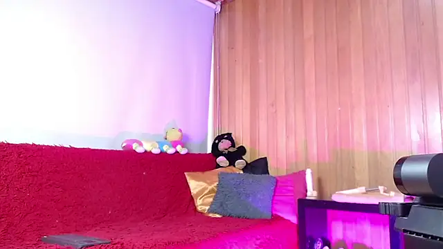TheranAgatha stripchat live cam model