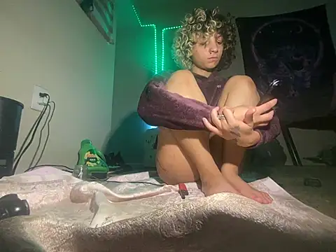 Creolegirl19 stripchat live cam model