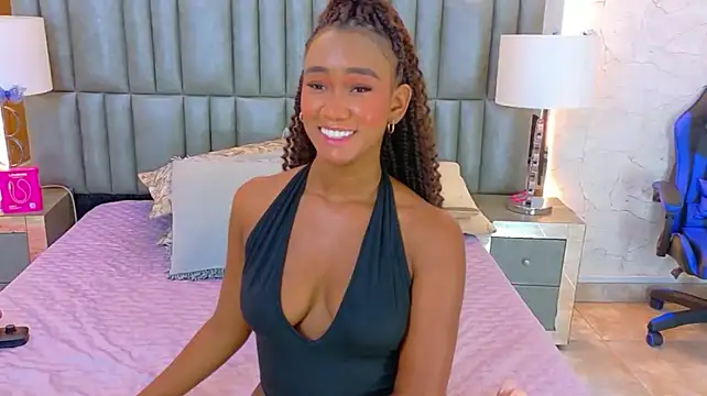 TylaWest stripchat live cam model