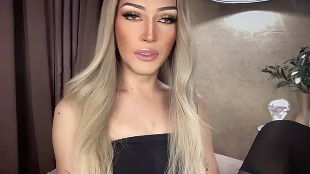 Alicegreenexx stripchat live cam model